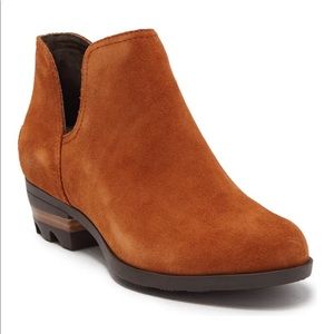 Sorel size 7.5 Lolla lug sole suede